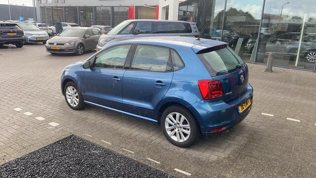 Volkswagen POLO 1.2 TSI Comfortline 66KW/90PK, Airco, navigatie, spiegelpakket, 15 incl LMV, Lederen multifunctioneel stuurwiel, Parkeersensoren voor en achter, executive pakket.