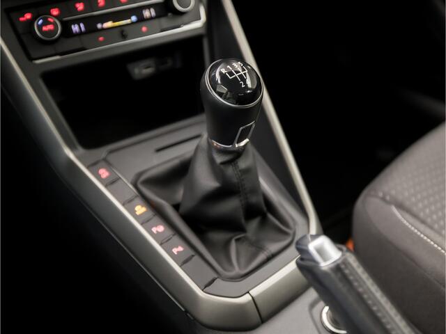 Volkswagen POLO 1.0 TSI Sportline (APPLE CARPLAY, GROOT NAVI, CLIMATE, CAMERA, SPORTSTOELEN, LM VELGEN, ADAPTIVE CRUISE, MODE KNOP, PARKEER ASSISTENT, PARKEERSENSOREN, NIEUWSTAAT)