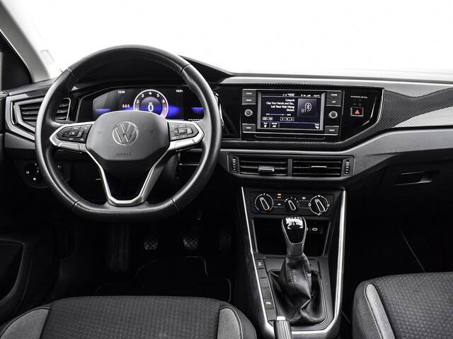 Volkswagen POLO 1.0 TSI 95pk Life · Apple/Android Car Play · Airco · P-Sensoren · DAB · Getint Glas · 15'' Inch · Garantie t/m 10-10-2027 of 100.000km