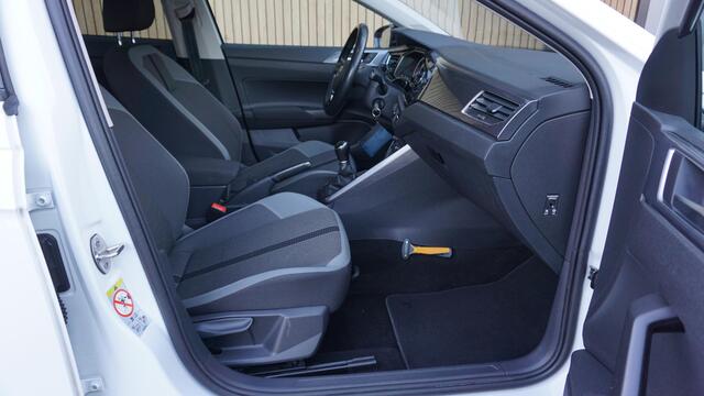 Volkswagen POLO 1.0 TSI 116pk 5Drs R-line & Highline 17inch LM Trekhaak A-Camera App-Connect *NL auto*