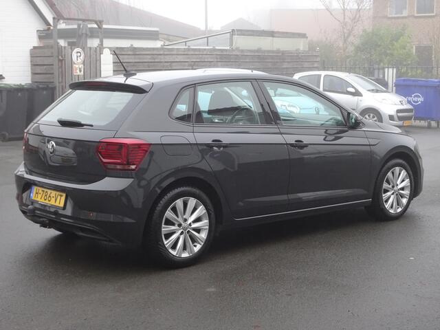 Volkswagen POLO 1.0 TSI Highline Automatische airco, trekhaak, navigatie, parkeersensoren, cruise controle, sportstoelen, licht metalen velgen, enz. GEEN IMPORT