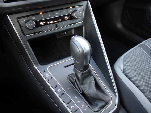 Volkswagen POLO 1.0 TSI Automaat Highline Business R /NAVI/PDC/ACC/16'LM/Drive select/LED/DAB+/Apple carplay/Donker glas/NAP! 1e eig!