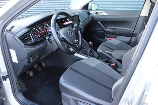 Volkswagen POLO 1.0 TSI Highline 116PK 6-BAK Clima Adap-Cruise Afneembare Trekhaak NAP