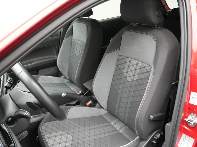 Volkswagen POLO 1.0 TSI 95 pk DSG R-Line Business | IQ Light | Stoelverwarming | Apple Carplay/Android Auto | Adaptive Cruise Control | 16 inch