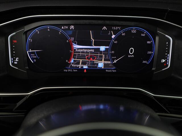 Volkswagen POLO 1.0 TSI Highline 95PK | Panoramadak | Parkeersensoren | R-Line | Digitaal dashboard | Led | Camera