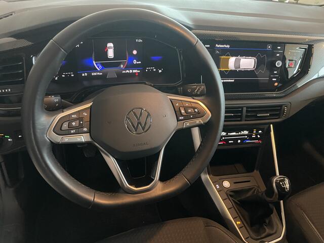 Volkswagen POLO 1.0 TSI Life Edition Achteruitrijcamera - Cruise control - Airco - Apple carplay - Navigatiesysteem - Parkeersensoren voor en achter - Licht metalen velgen 15 inch - Radio - Stuur multifunctioneel - Extra getint glas achter - Elektrische ramen voor en ach