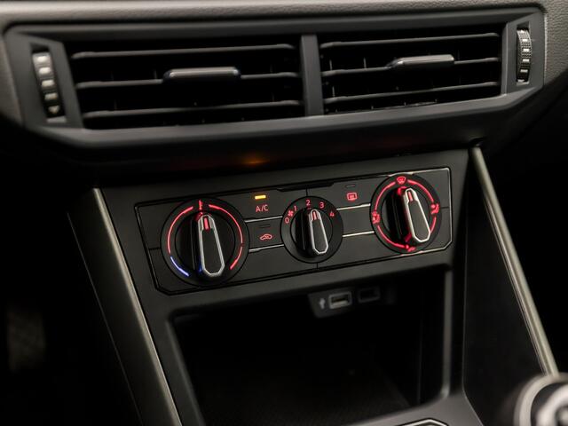 Volkswagen POLO 1.0 TSI Sportline (APPLE CARPLAY, GROOT NAVI, ADAPTIVE CRUISE, SPORTSTOELEN, LM VELGEN, ARMSTEUN, NIEUWE APK, NIEUWSTAAT)