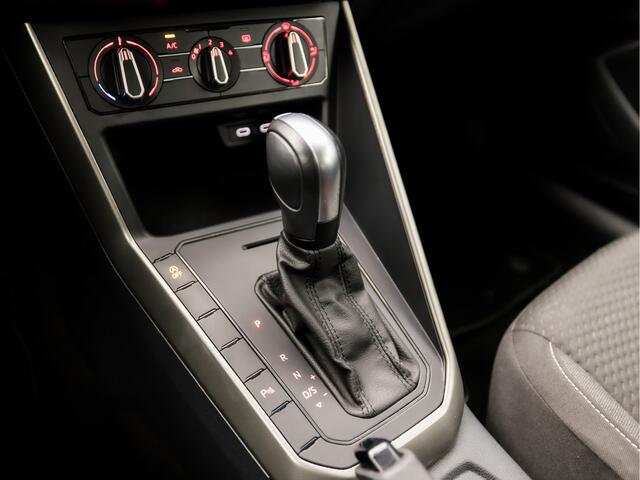 Volkswagen POLO 1.0 TSI Sportline Automaat (GROOT NAVI, ADAPTIVE CRUISE, PARKEERSENSOREN, SPORTSTOELEN, LM VELGEN, ARMSTEUN, NIEUWSTAAT)