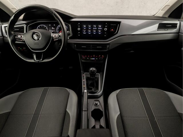 Volkswagen POLO 1.0 TSI Sportline (APPLE CARPLAY, CLIMATE, PARKEERSENSOREN, SPORTSTOELEN, GETINT GLAS, LM VELGEN, ADAPTIVE CRUISE, TREKHAAK, NIEUWSTAAT)