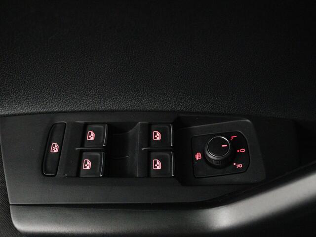 Volkswagen POLO 1.0 TSI Highline Cruise control adaptive | climate control | parkeersensoren voor en achter | Bluetooth