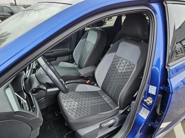Volkswagen POLO 1.0 TSI R-Line Automaat | Clima | Parkeersensoren V+A | Apple Carplay of Android Auto | Privacy Glass | 17 Inch Lm Velgen