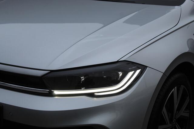 Volkswagen POLO 1.0 TSI R-Line Automaat/Navigatie/Virtual cockpit/Adaptive cruise control/Achteruitrijcamera/Parkeersensoren rondom/Apple carplay/Stoelverwarming/LED grill/IQ.light/Climate control/Draadloze telefoonlader/DAB/17''Lichtmetalen velgen.