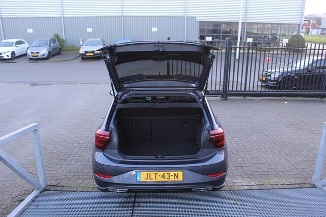 Volkswagen POLO 1.0 TSI R-Line Automaat/Navigatie/Virtual cockpit/Adaptive cruise control/Spraakbediening/Achteruitrijcamera/Parkeersensoren rondom/Apple carplay/Stoelverwarming/LED grill/IQ.light/Climate control/Draadloze telefoonlader/DAB/17''Lichtmetalen velgen.