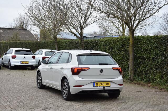 Volkswagen POLO 1.0 TSI Life parkeersensoren navi virtueel NAP 1e eigenaar