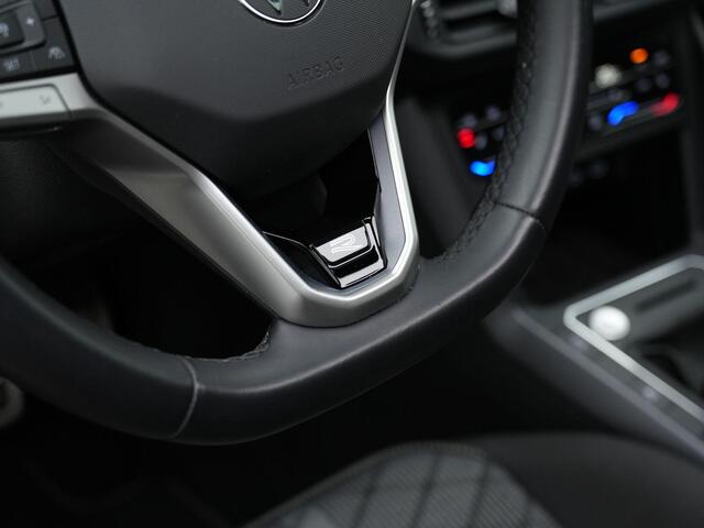 Volkswagen POLO 1.0 TSI 95 pk R-Line | Panoramadak | Navigatie Discover Pro | Beats | IQ Light | Achteruitrijcamera | Stoelverwarming