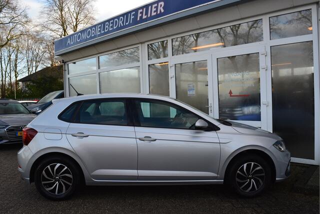 Volkswagen POLO 1.0 96PK TSI Life ? Trekhaak ? CarPlay ? Adaptive ? Camera ? NAP ? Orig. NL ?