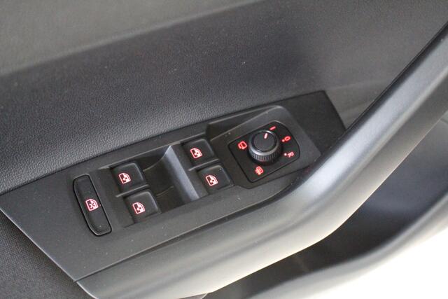 Volkswagen POLO 1.0 TSI Comfortline Automaat Navigatie | Camera | Cruise control | el. Inklapbare spiegels