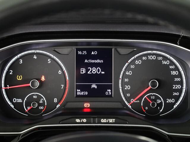 Volkswagen POLO 1.0 TSI Highline 95 PK | Navigatie | Parkeersensoren | Extra getint glas | ECC airco