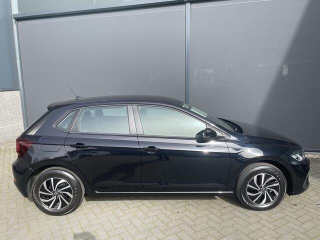 Volkswagen POLO 1.0 MPI Polo Airco - Apple carplay - Cruise control - Parkeersensoren - Licht metalen velgen 15 inch - Stuur multifunctioneel - Radio - Start/stop systeem - Elektrische ramen - Led verlichting - Stoffen b