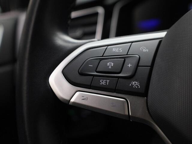 Volkswagen POLO 1.0 TSI 95pk R-Line · Navigatie · Apple/Android Car Play · Camera + Parkeersensoren · Garantie t/m 10-07-2027 of 100000km.