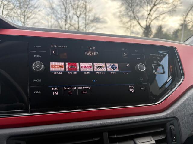 Volkswagen POLO TSI 95pk BEATS NL NAP Navigatie Leder Apple Android