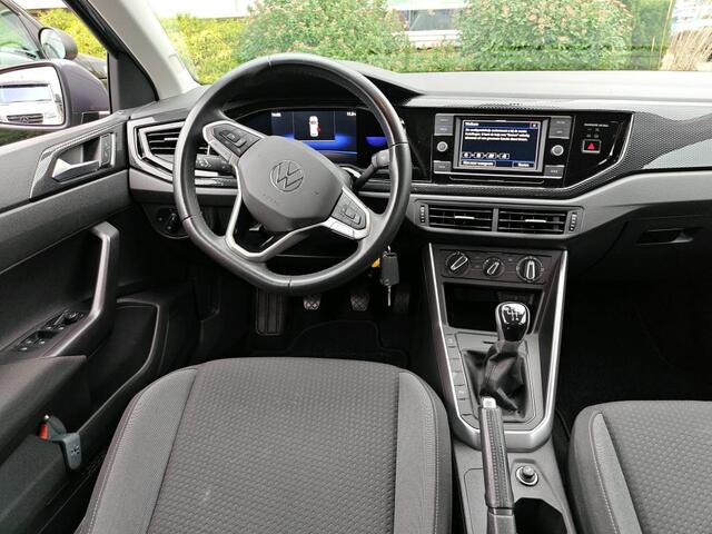 Volkswagen POLO 1.0 TSI Life / Carplay / Airco / Parkeer sensoren / 15'' LMV