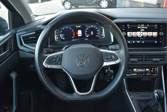 Volkswagen POLO 1.0 TSI Life Business Virtual cockpit, Stoelverwarming, Climate control,
