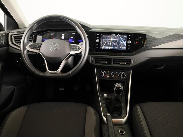 Volkswagen POLO 1.0 TSI Life 95PK | Navigatie | parkeersensoren | extra getint glas | keyless entry | stoelverwarming