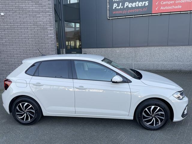 Volkswagen POLO 1.0 TSI Life Edition Achteruitrijcamera - Parkeersensoren - Apple carplay - Airco - Cruise control - Led verlichting - Licht metalen velgen 15 inch - Radio - Rijstrooksensor - Start/stop systeem - Stuur multifunc