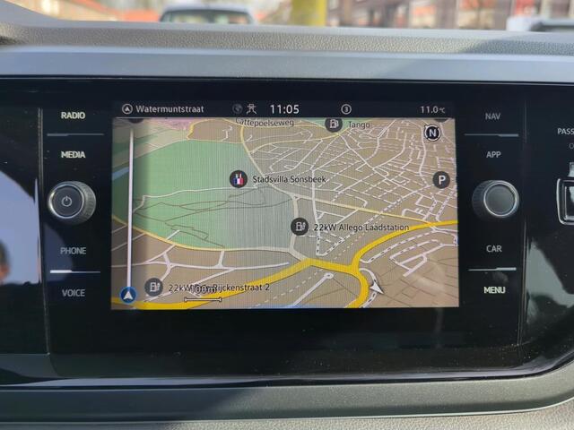 Volkswagen POLO 1.0 TSI R-Line / Navigatie / Camera / Parkeersensoren V+A / Climate controle / Stoelverwarming /