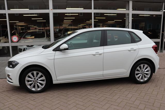 Volkswagen POLO 1.0 TSI Highline Automaat . Trekhaak.