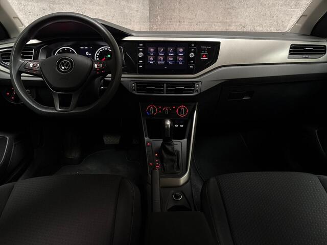Volkswagen POLO 1.0 TSI Sportline Automaat (APPLE CARPLAY, GROOT NAVI, ADAPTIVE CRUISE, LM VELGEN, SPORTSTOELEN, PARKEERSENSOREN, ARMSTEUN, NIEUWSTAAT)