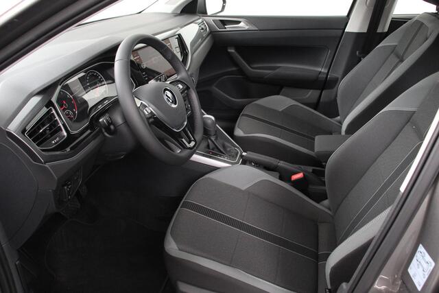 Volkswagen POLO 1.0 TSI DSG Highline Navigatie Apple Carplay / Android Auto Climate Control Cruise control Lichtmetalen Velgen