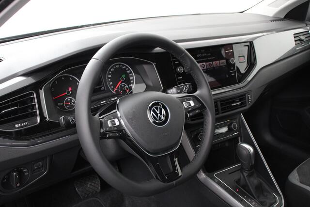 Volkswagen POLO 1.0 TSI DSG Highline Navigatie Apple Carplay / Android Auto Climate Control Cruise control Lichtmetalen Velgen