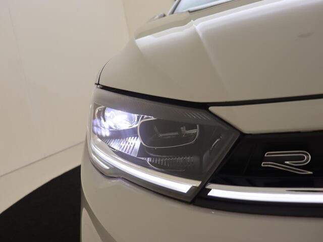 Volkswagen POLO R-Line Edition | 'App-Connect' draadloze smartphone integratie | Achterlichten LED | Afstandscontrolesysteem (Front Assist)