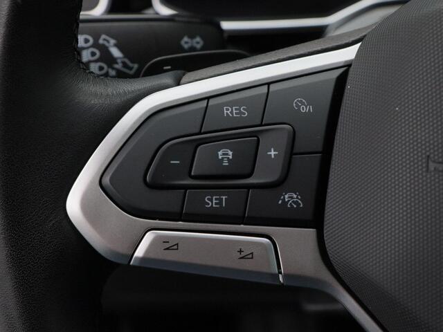 Volkswagen POLO 1.0 TSi Automaat R-Line Edition | Camera | Stoelverwarming | Panorama dak | Climatronic | CarPlay | 17 Inch | 22.867 Km !!