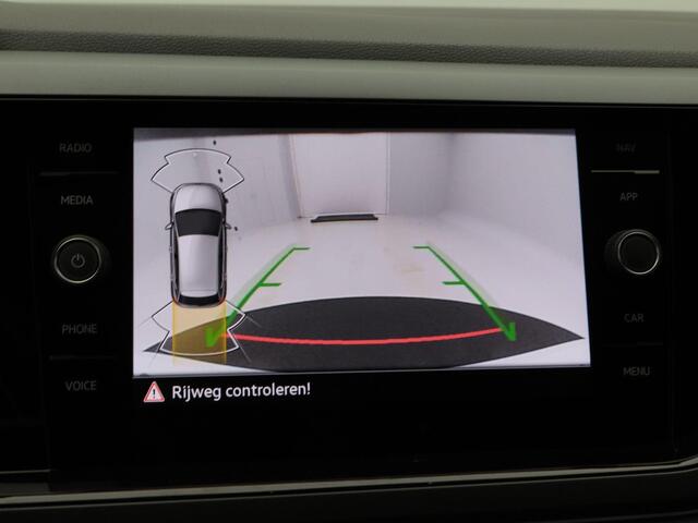 Volkswagen POLO 1.0 TSi Automaat R-Line Edition | Camera | Stoelverwarming | Panorama dak | Climatronic | CarPlay | 17 Inch | 22.867 Km !!