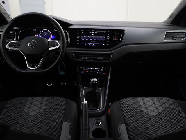 Volkswagen POLO 1.0TSI/95PK R-Line · Navigatie · Parkeersensoren · Apple/Android Car Play · Garantie t/m 12-07-2026 of 100.000km.