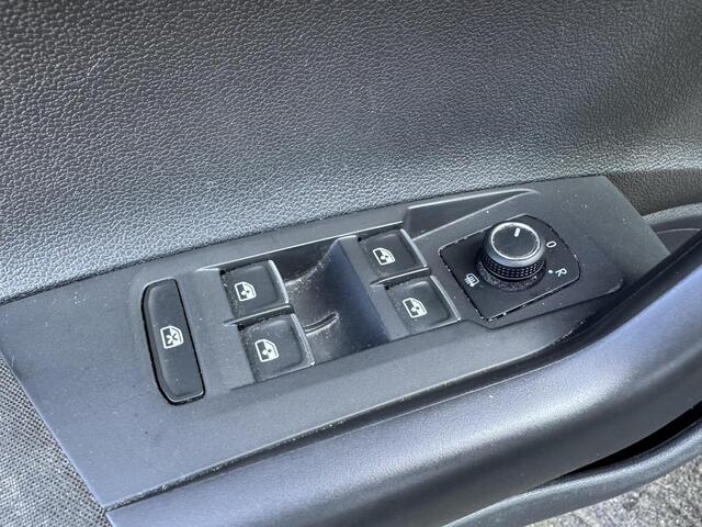 Volkswagen POLO 1.0 TSI Highline | Navigatie | Adaptive Cruise Control | DAB | Privacy Glass | Climate Control | Lichtmetalen Velgen |