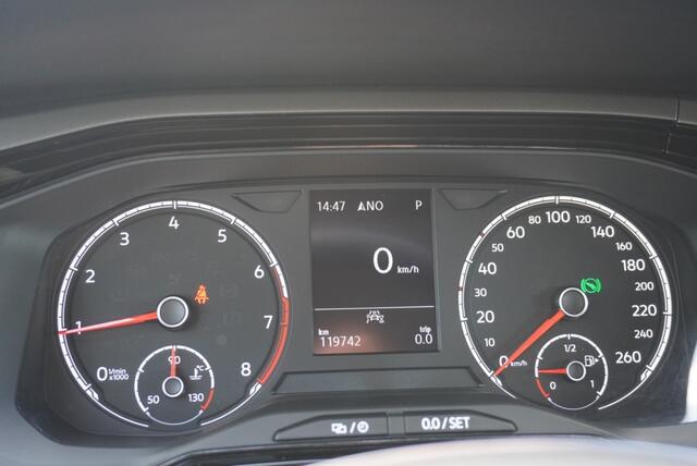 Volkswagen POLO 1.0 TSI Comfortline Automaat | Clima | Park. sensoren | CarPlay