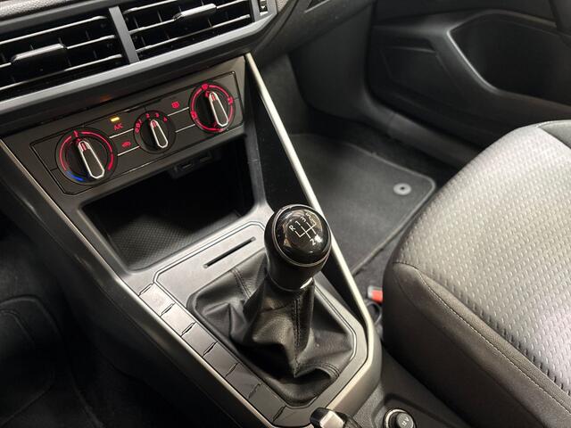 Volkswagen POLO 1.0 Sportline (APPLE CARPLAY, GROOT NAVI, LM VELGEN, SPORTSTOELEN, CRUISE, LEDER STUURWIEL, NIEUWSTAAT)