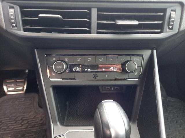 Volkswagen POLO 1.5 TSI Highline Business R-Line DSG 150PK - R-LINE - CARPLAY / ANDROID - PDC V/A - CLIMA - CRUISE - STOELVERW -