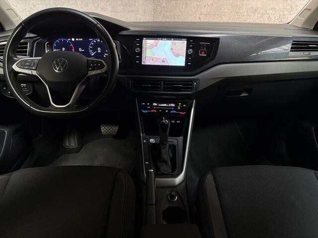 Volkswagen POLO 1.0 TSI Sportline Automaat (VIRTUAL COCKPIT, APPLE CARPLAY, KEYLESS, GROOT NAVI, CLIMATE, SPORTSTOELEN, LM VELGEN, CAMERA, GETINT GLAS, NIEUWSTAAT)