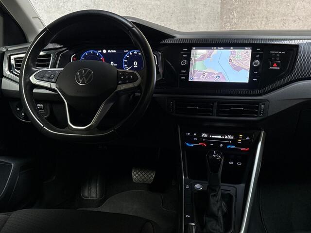 Volkswagen POLO 1.0 TSI Sportline Automaat (VIRTUAL COCKPIT, APPLE CARPLAY, KEYLESS, GROOT NAVI, CLIMATE, SPORTSTOELEN, LM VELGEN, CAMERA, GETINT GLAS, NIEUWSTAAT)