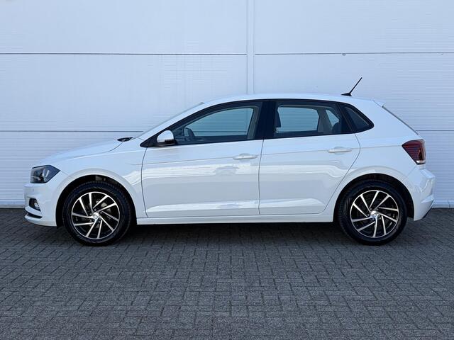 Volkswagen POLO 1.0 TSI Comfortline / Executive-pakket (¤ 1.248) / Sensoren v + a / Apple Carplay/Android Auto / Lichtmetalen velgen multi-spaaks 16" /