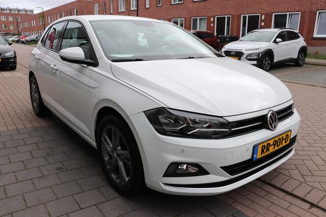 Volkswagen POLO 1.0 TSI Highline automaat. Trekhaak, navigatie.
