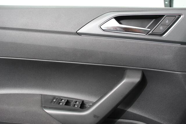 Volkswagen POLO 1.0 TSI DSG R-Line | DEMO ! | Panorama dak | Navigatie | App Connect | Climate Control | DAB | LED | Parkeer sensoren | Camera | Cruise control adaptive | Lichtmetalen velgen
