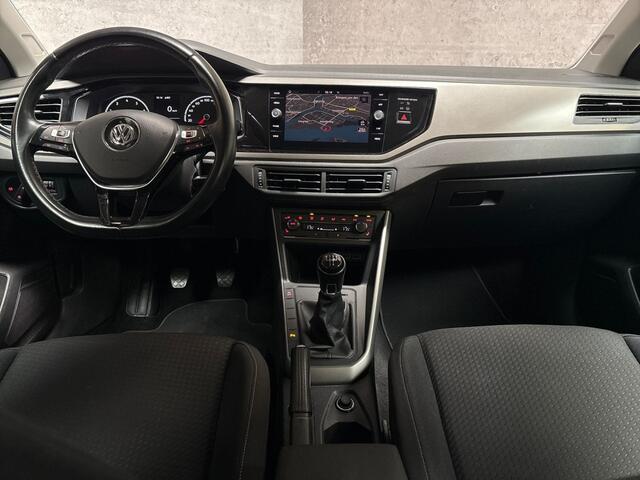 Volkswagen POLO 1.0 TSI Sportline (APPLE CARPLAY, GROOT NAVI, CLIMATE, STOELVERWARMING, SPORTSTOELEN, CRUISE, PARKEERSENSOREN, LM VELGEN, NIEUWE APK, NIEUWSTAAT)