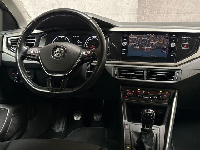 Volkswagen POLO 1.0 TSI Sportline (APPLE CARPLAY, GROOT NAVI, CLIMATE, STOELVERWARMING, SPORTSTOELEN, CRUISE, PARKEERSENSOREN, LM VELGEN, NIEUWE APK, NIEUWSTAAT)