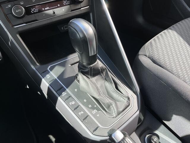 Volkswagen POLO 1.0 TSI 2x R-Line / AUTOMAAT/ PANO/ FULL-LED/ PARK.SENSOREN V+A/ ACC/ RIJ-MODI/ APP-CONNECT/ DIGITAL DASH/ GETINT GLAS/ NAVI/ DAB/ CLIMA/ 17'' LMV